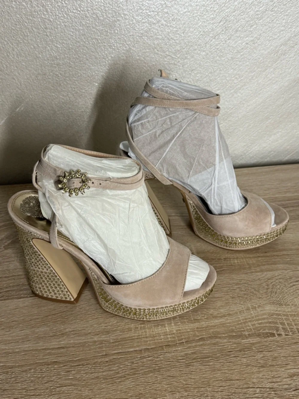 Vince Camuto Inna 9M Platform Jewel Embellishment Sandal Champagne Suede